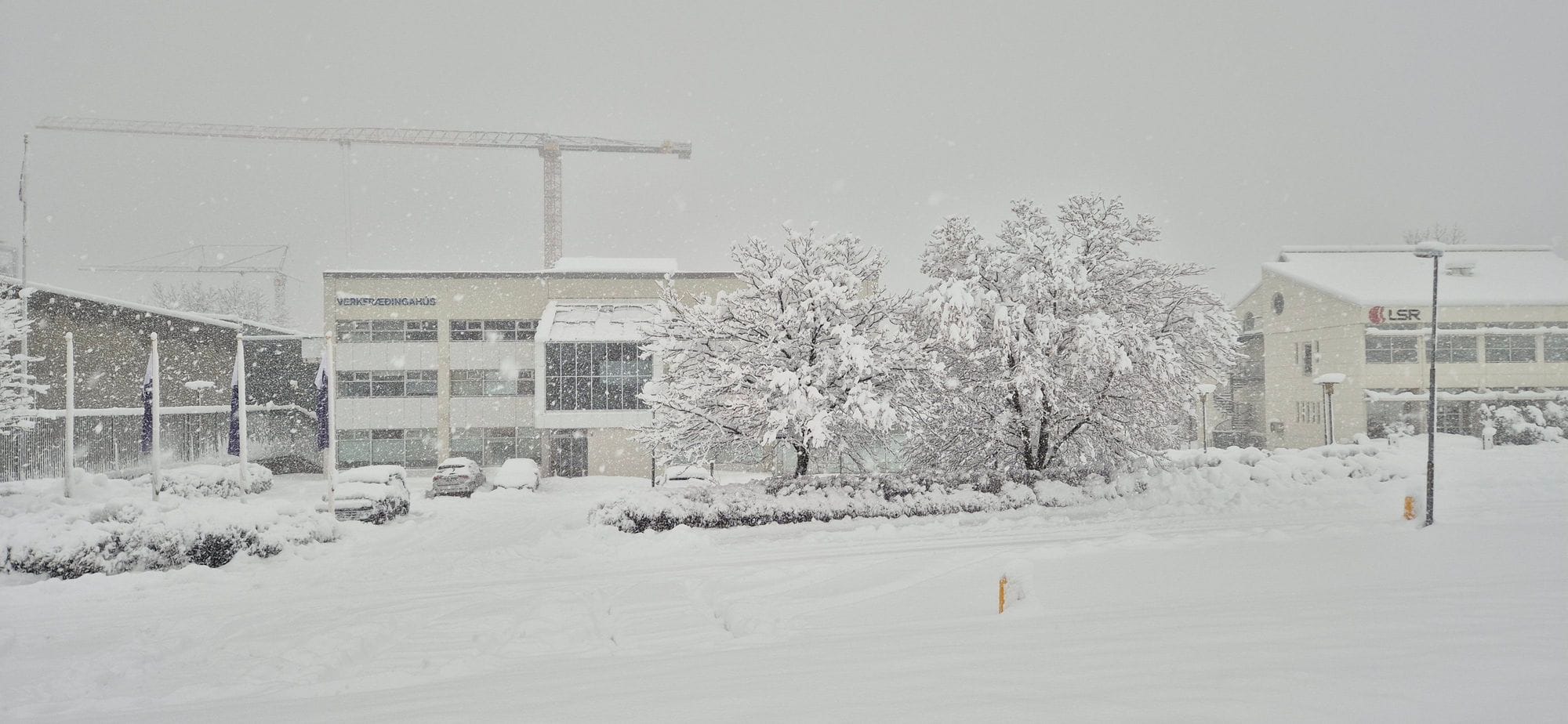 Verkfræðingahúsið í miklum snjó.